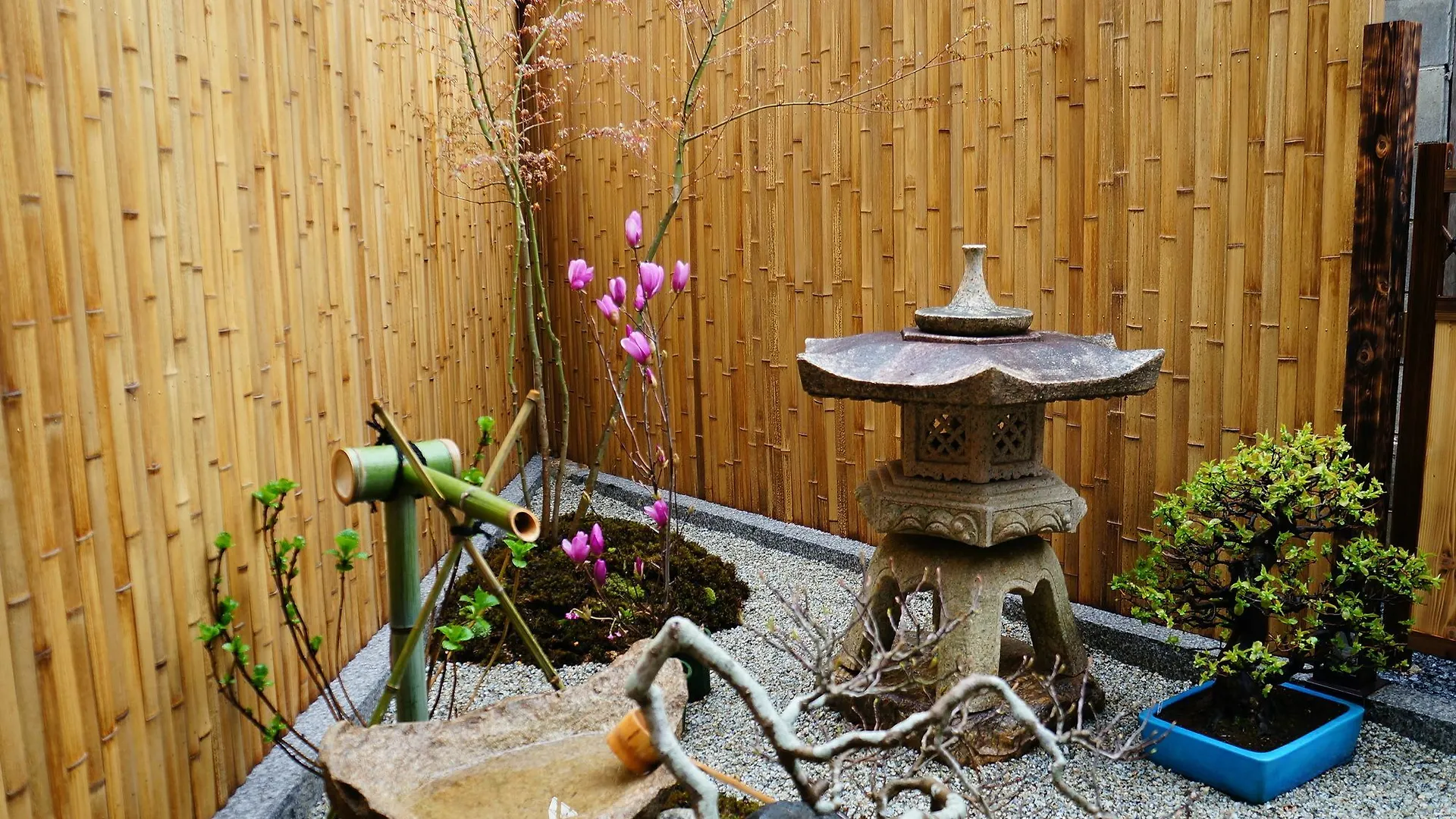 Mulan Hostel Киото 0*,  Япония